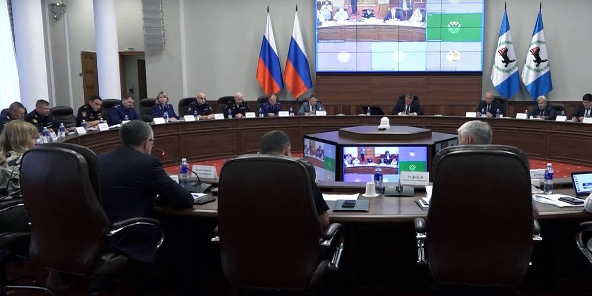 Прокуратура заявила о рисках невыплат бюджетникам в Иркутской области. Мэры потребовали от правительства Кобзева не срезать расходы