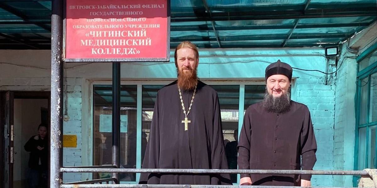 Жительниц Забайкалья лишают права на аборты. Связанные с РПЦ и похитителем людей организации похвалили губернатора за «богоугодное» дело