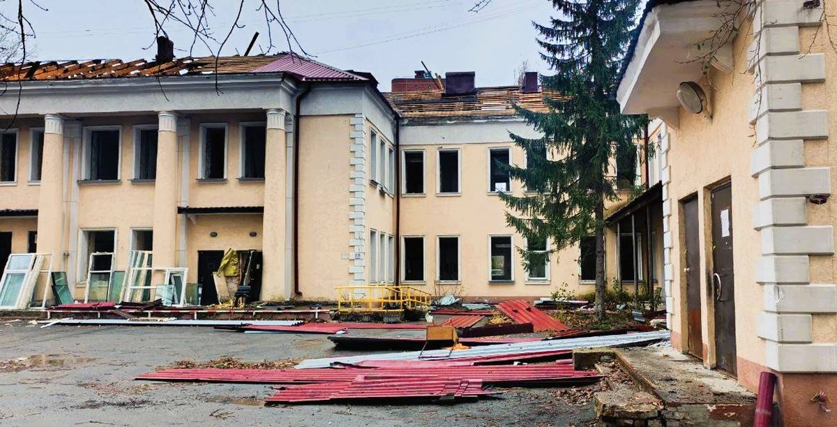 Старую инфекционную больницу начали разбирать в Новосибирске. Там хотят построить жильё