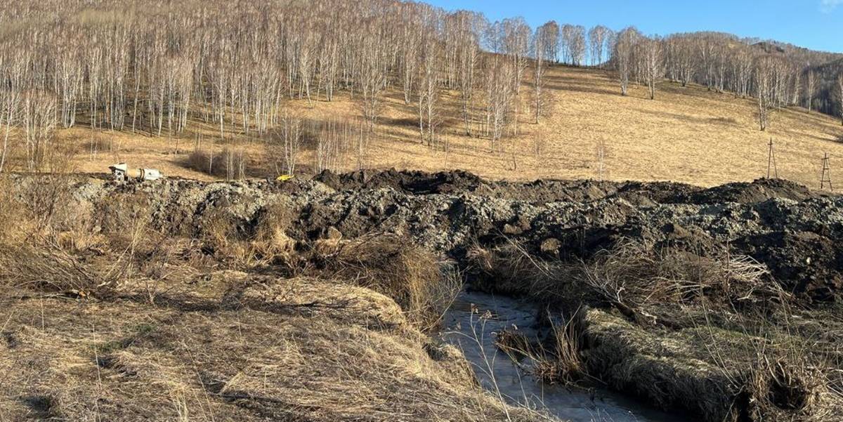 Рвут нашу землю новосибирцы и москвичи: депутаты просят запретить добычу россыпного золота в Алтайском крае