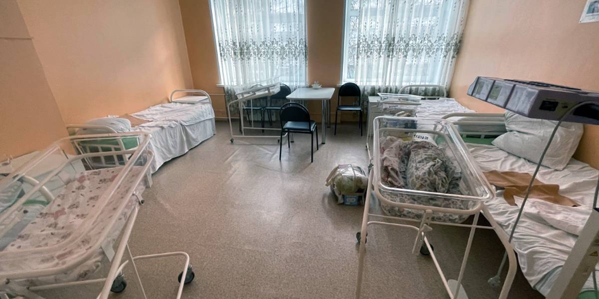 Красноярские власти сократили число больничных коек для беременных, но призывают рожать