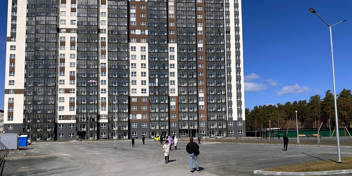 Депутаты, судимые за мошенничество, и родственники чиновников — кто зарабатывает на квартирах для новосибирских сирот и аварийном жилье